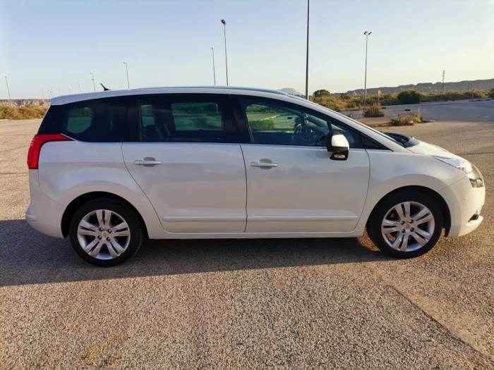 2010 Peugeot 5008 2.0HDI Sport Pack - Image 3