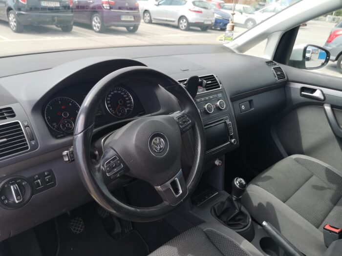 2013 Volkswagen Touran 2.0TDI Advance BMT - Image 10