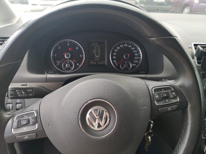 2013 Volkswagen Touran 2.0TDI Advance BMT - Image 11