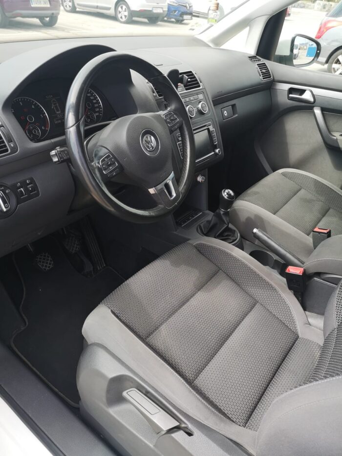 2013 Volkswagen Touran 2.0TDI Advance BMT - Image 12