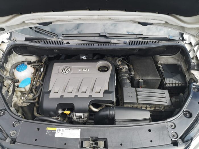 2013 Volkswagen Touran 2.0TDI Advance BMT - Image 17