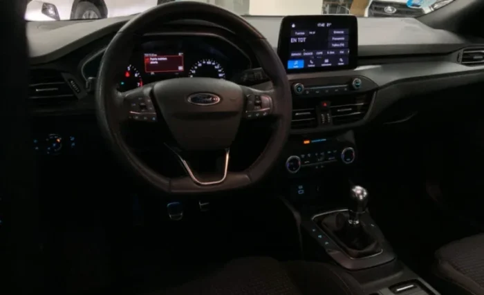 2022 Ford Focus - Image 12
