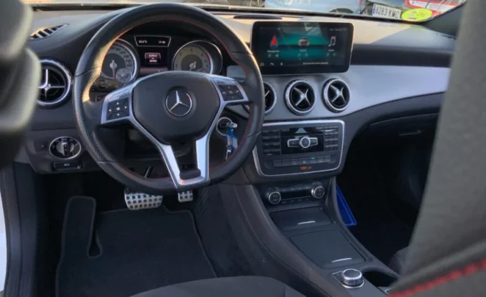 2014 Mercedes-Benz GLA 220 - Image 12