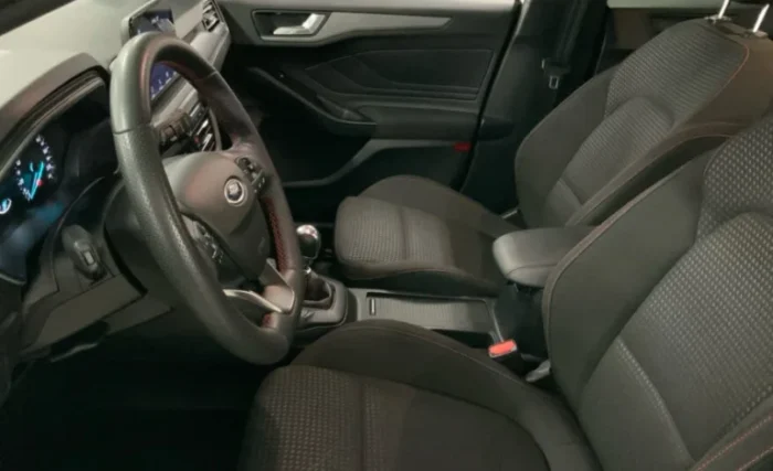 2022 Ford Focus - Image 13