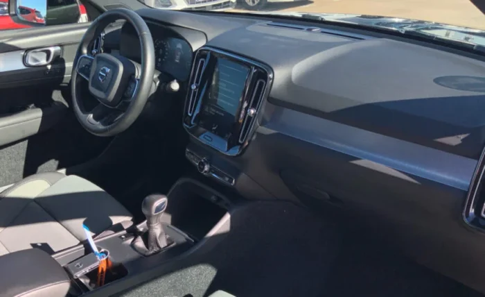 2020 Volvo XC40 - Image 13