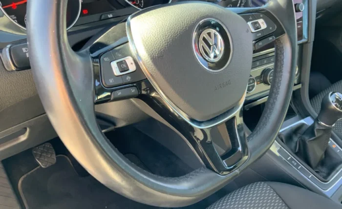 2020 Volkswagen Golf - Image 13