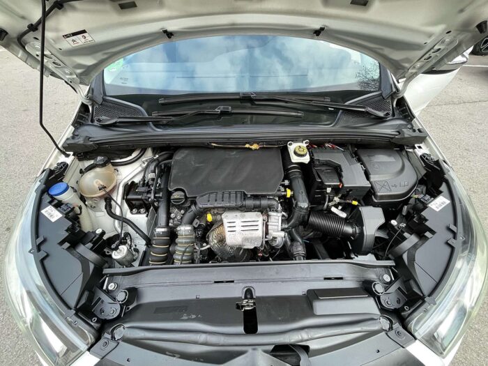 2015 Citroen C4 PureTech 110 Selection - Image 11