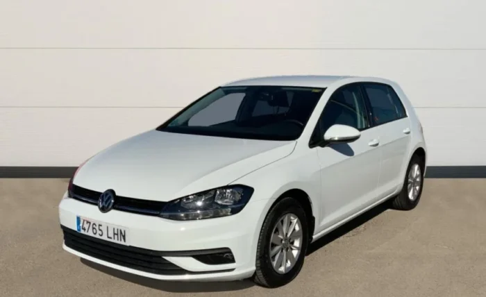 2020 Volkswagen Golf - Image 2