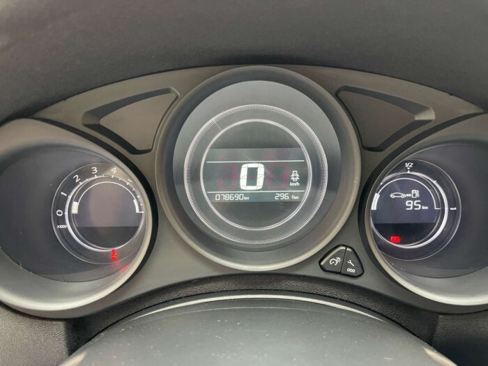 2015 Citroen C4 PureTech 110 Selection - Image 10