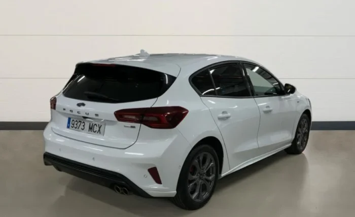 2022 Ford Focus - Image 4