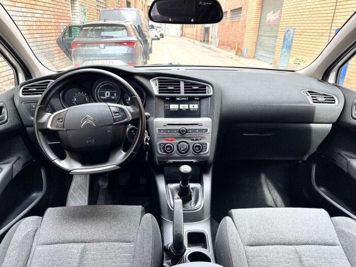 2015 Citroen C4 PureTech 110 Selection - Image 9