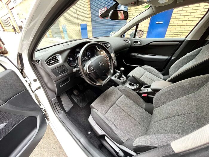 2015 Citroen C4 PureTech 110 Selection - Image 8