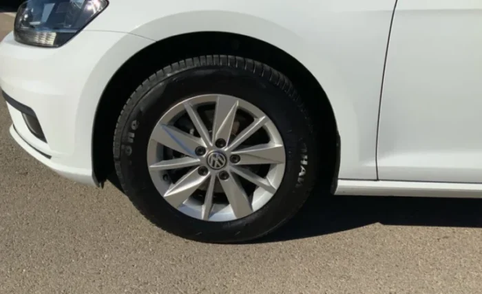 2020 Volkswagen Golf - Image 5