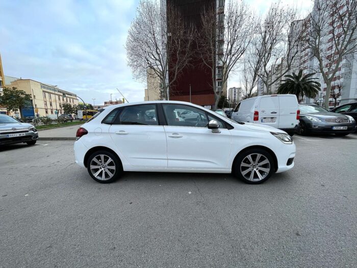2015 Citroen C4 PureTech 110 Selection - Image 6