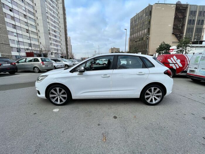 2015 Citroen C4 PureTech 110 Selection - Image 5